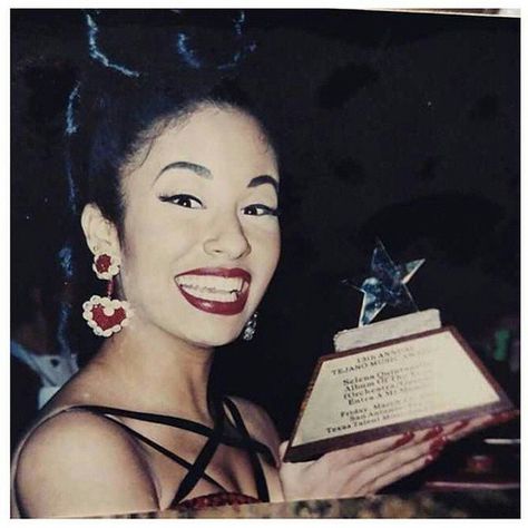 The Most Celebrated Tejana... Yolanda Saldívar, Selena Quintanilla Outfits, Selena Quintanilla Fashion, Selena Pictures, Selena Q, Tejano Music, Selena Quintanilla Perez, Selena Quintanilla, Aaliyah