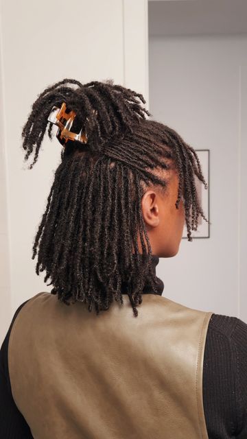 Farah J. on Instagram: "Everyone has a go-to style and this half up / half down style with a claw clip never fails 🤍 . . . . . . #texturetuesday #microlocs #locs #locd #naturalhaircommunity #naturalhairstyles #locstylesforwomen #starterlocs #loccurls #explorepage #locjourney #microlocstyles" Claw Clip Loc Styles, Claw Clip Locs Hairstyles, Half Up Half Down Hair Black Women Locs, Claw Clips On Locs, Locs And Claw Clips, Claw Clip On Short Locs, Claw Clip Loc Hairstyles, Claw Clip Hairstyles Locs, Claw Clip On Locs