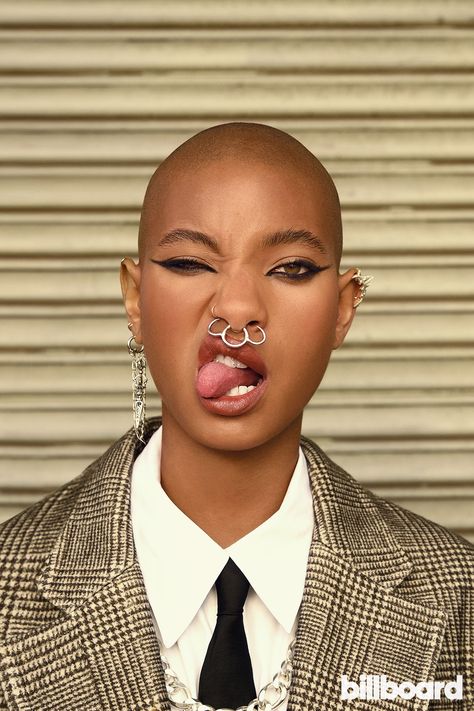 Bald Women Fashion, Goth Glamour, Will And Jada, Bald Head Women, Natural Hair Cuts, Jada Pinkett, Willow Smith, Bald Hair, Jada Pinkett Smith