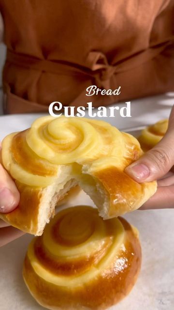 Yeast Cake Recipes, Bread Custard, Custard Bread, Fresh Yeast, Custard Cream, Scandinavian Food, Easy Baking Recipes Desserts, Japanese Dessert, Candy Desserts