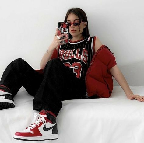 Red Streetwear Outfit, Ever After High Aesthetic, Cerise Hood, Looks Hip Hop, Fashion Outfits Ideas, High Aesthetic, Streetwear Girl, Tomboy Outfits, Tomboy Style Outfits