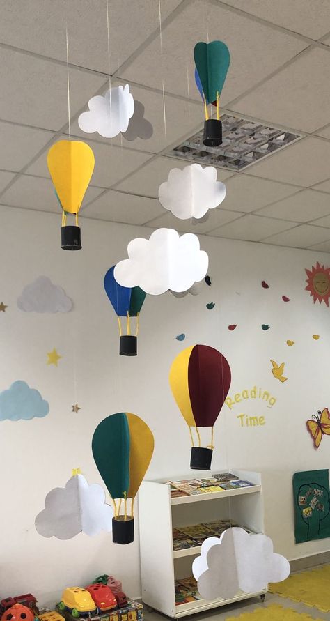 Classroom Ceiling Decorations, Classroom Ceiling, Preschool Creative Art, Decoration Creche, Kindergarten Decorations, Preschool Classroom Decor, Toilet Paper Crafts, Preschool Arts And Crafts, Crafts For Adults