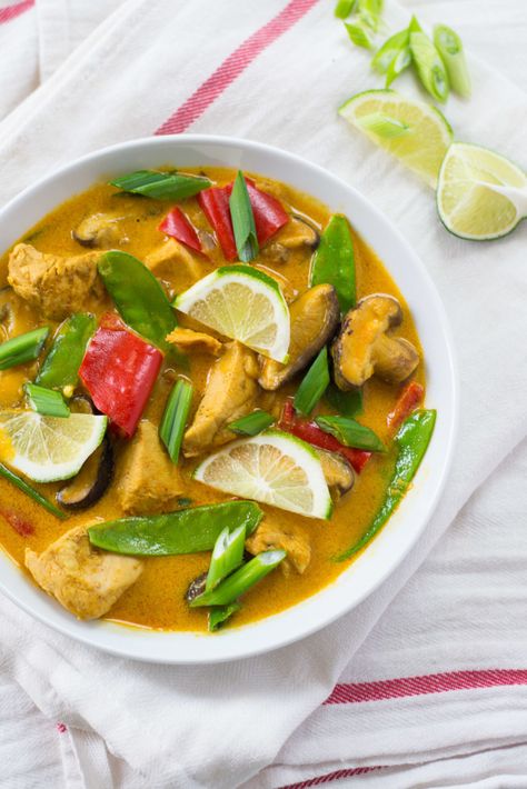 Lemongrass Chicken Coconut Curry Chicken Coconut Curry, Coconut Curry Chicken Recipes, Lemongrass Recipes, Fmd Recipes, Fast Metabolism Diet Recipes, Lemongrass Chicken, Chicken Coconut, Paleo Crockpot, Coconut Curry Chicken