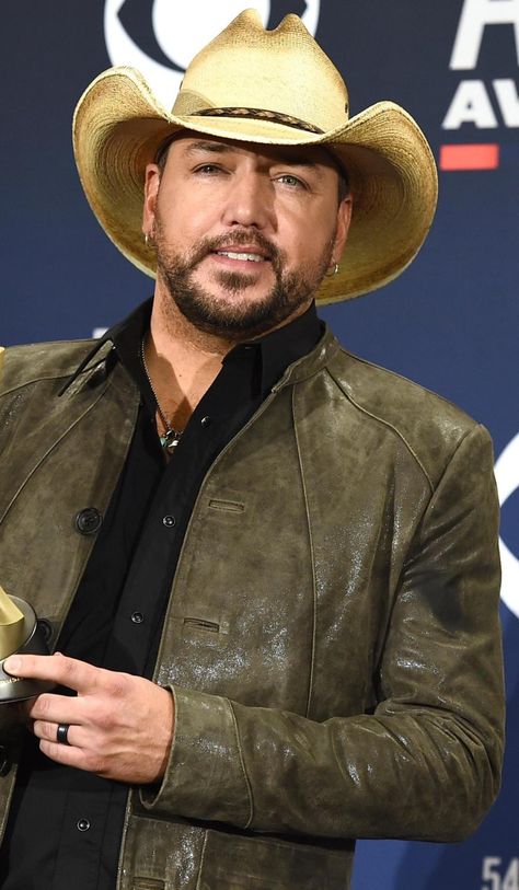 #countrymusic #entertainment #picoftheday #photography #smile #jasonaldean #countrymusic #countrysinger #music #cute Jason Alden, Male Country Singers, Funny Comedians, Cody Johnson, Drawing Faces, Jason Aldean, Artist Album, Bill Kaulitz, Country Artists