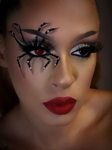 Halloween makeup Gem Halloween Makeup, Pretty Halloween Makeup Looks Glitter, Halloween Glam Costume, Glam Witch Makeup Halloween, Spooky Glam Makeup, Halloween Rhinestone Makeup, Halloween Makeup With Rhinestones, Holloween Makeup Glam, Trucco Hallowen