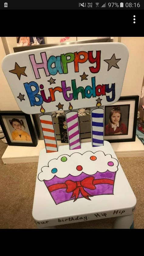 Birthday Door Decorations, Birthday Chair, Birthday Door, Magic Treehouse, Diy Classroom, Diy Baby Stuff, Tree House, Birthday Decorations, Door Decorations