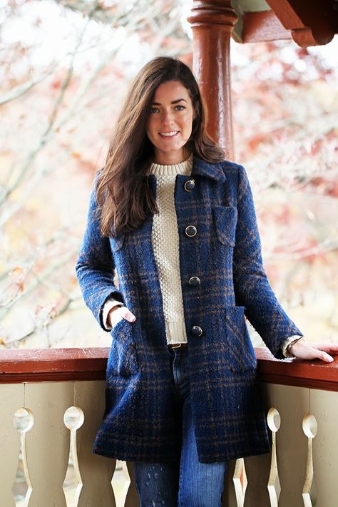 Sarah Kjp, Sarah Vickers, Adrette Outfits, Classy Girls Wear Pearls, Preppy Winter, Classy Girl, Blue Coat, Winter Mode, Plaid Coat