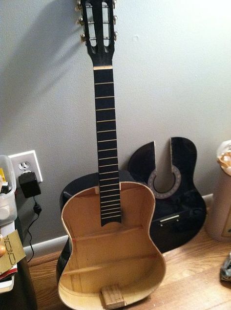 Recycle Guitar, Shelf Crafts, Room Gift Ideas, Guitar Lamp, Guitar Shelf, Diy Home Products, Guitar Crafts, Old Guitar, Music Bedroom