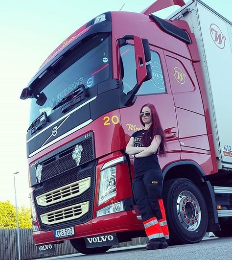 Women Truck Driver, Geometric Animal Tattoo, Female Trucks, Young Ma, Truck Life, Drippy Outfit, Women Trucker, Volvo Fh, Trucking Life