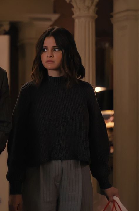 Mom Aesthetic Outfit, Selena Gomez Hair, Only Murders In The Building, Selena Gomez Outfits, Fall Attire, Period Outfit, Work Hairstyles, Celebrity Outfits, Fashion Fits