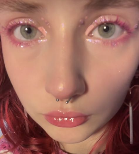 Pink Funky Makeup, Manic Pixie Dream Girl Makeup, Fun Pink Makeup, Makeup With Pink Hair, Pink Mascara Looks, Whimsical Eye Makeup, Eclectic Makeup, Candyland Makeup, Whimsy Makeup