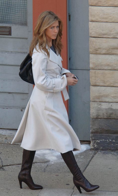 © NON-EXCLUSIVE / UK RIGHTS Rachel Green Style, Celebrity Boots, Jennifer Aniston Style, Jenifer Aniston, Jen Aniston, High Heeled Boots, Rachel Green, Beautiful Lady, Work Wardrobe