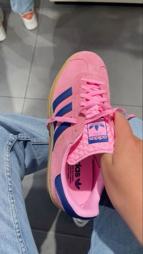 Smell Like Coffee, Adidas Gazelle Blue, Summer Glowup, Adidas Gazelle Pink, Adidas Gazelles, Rose Adidas, Aesthetic Happy, Wishlist Shoes, Gazelle Bold