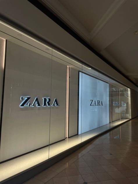 Zara logo at the front in the mall Zara Astethic, Zara Brand, Zara Shopping, Clothing Store Job Aesthetic, Zara Shopping Bag Snapchat Story, Zara Beauty Store, New York Shopping Aesthetic, White Zara Bag For Shopping, Zara Store Aesthetic