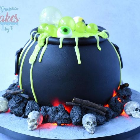 Couldren Cake, Witch Cauldron Cake, Fondant Halloween Cakes, Pumpkin Calderon, Caldron Cakes, Spooky Halloween Cake Ideas, Halloween Birthday Cakes For Adults, Witches Cake, Spooky Birthday Cake