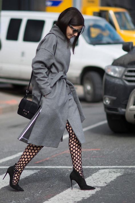 27 Ways to Wear Tights That Are Neither Boring Nor Depressing: Trendy ways to wear tights Grey Wrap Coat, Black Opaque Tights, Prada Dress, Giovanna Battaglia, All Black Fashion, Anna Dello Russo, Colored Tights, Lace Tights, Moda Chic