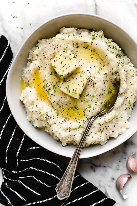 Mashed Cauliflower is essentially a creamy cauliflower puree that makes a delicious low-carb or keto alternative to mashed potatoes. Mashed Cauliflower Recipe, Lemon Roasted Chicken, Creamy Mashed Cauliflower, Cauliflower Mashed Potatoes, Cauliflower Puree, Cauliflower Dishes, Cauliflower Recipe, Creamy Cauliflower, Skinny Taste Recipes