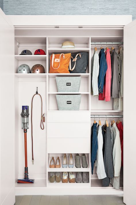 Pick up the October issue of Real Simple magazine to see the first ever Real Simple Idea Home! We teamed up with Neat Method to design a closet with modular features—think expandable rods and shelves—that give you the ability to easily reconfigure your closet as your storage needs change throughout the year. Simple Closet Design, Organization Shoes, Flat Bedroom, Organized Spaces, Clever Closet, Closets Design, Ideas Closet, Neat Method, Simple Closet