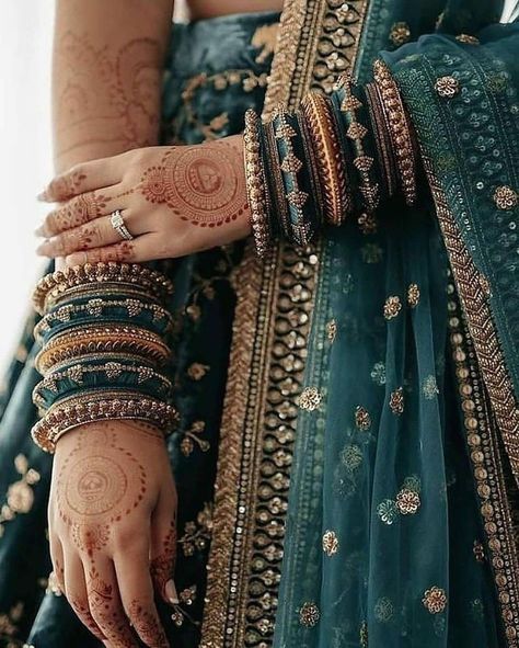 Heavy Bridal Lehenga, Indian Bridal Party, Velvet Lehenga, Lehenga Choli Wedding, Bridal Gallery, Color Embroidery, Salwar Kamiz, Thread Bangles, Ghagra Choli