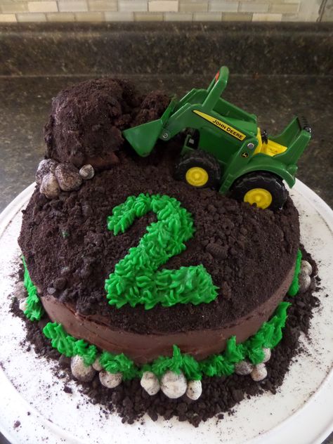 John Deere Tractor Cake...chocolate chocolate cake, crushed up oreos "dirt" and oreo cream "rocks" Boy Birthday Cake Ideas, John Deere Cake, Birthday Cake Kids Boys, John Deere Birthday Party, John Deere Birthday, Tractor Cake, Baby Boy Birthday Cake, Tractor Birthday Party, Cake Kids