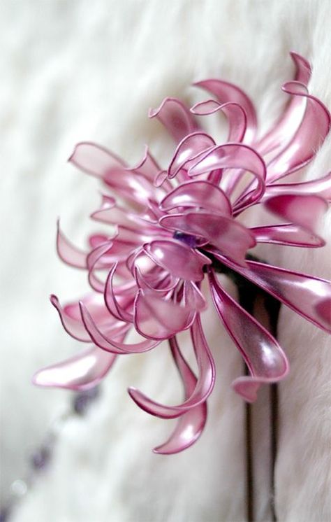 Art Of Creating Plastic Flowers And Using Them Around The House - Page 2 of 2 - Bored Art Nail Polish Flowers, Hantverk Diy, Reuse Plastic Bottles, Plastic Bottle Flowers, Plastic Bottle Art, Diy Plastic Bottle, Wire Flowers, Plastic Bottle Crafts, Plastic Crafts