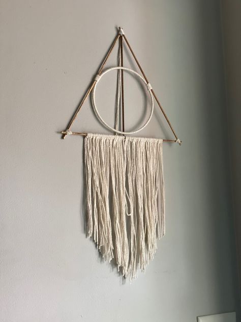 Harry Potter Boho Bedroom, Boho Harry Potter Decor, Subtle Harry Potter Bedroom, Harry Potter Home Decor Diy, Harry Potter Macrame, Subtle Harry Potter Home Decor, Harry Potter Aesthetic Room Decor, Harry Styles Room, Fantasy Room