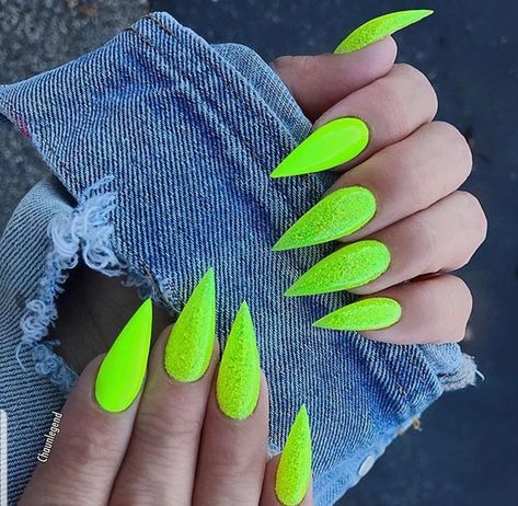 Green Stiletto Nails, Lime Green Nails, Neon Yellow Nails, Acrylic Nails Stiletto, Neon Green Nails, Yellow Nail Art, Yellow Nails Design, Nails Yellow, Stiletto Nail Art