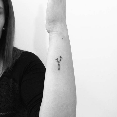 44 Tiny Minimalist Tattoo Designs by Nena Tattoo | Page 4 of 4 | TattooAdore Tiny Minimalist Tattoo, Zwilling Tattoo, Tattoos Tiny, Mom Daughter Tattoos, Tattoo Diy, Omerta Tattoo, French Tattoo, Mom Tattoo Designs, Mommy Tattoos