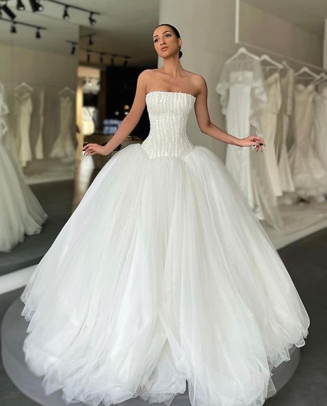 Pearls Wedding Dress, Dresses For Bride, Pearl Wedding Dress, Pearls Wedding, Tulle Sleeves, Dream Wedding Ideas Dresses, Wedding Dresses Beaded, Beaded Wedding, Tulle Wedding