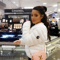 breakfast at chanel 🛍 Gabi Demartino Aesthetic, Nikki And Gabi, Gabi And Niki, Gabriella Demartino, Gabi Demartino, Luxury Street Style, Middle School Outfits, Cold Fashion, Glam Outfit