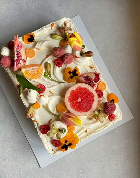 Birthday Fruit Cake, Pastries Desserts, Cake Fruit, Pretty Dessert, Cake Inspo, Pretty Birthday Cakes, Vegan Sweets, Sheet Cake, Yummy Foods