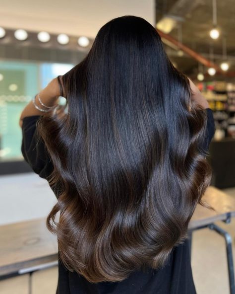 Black Hair With Warm Highlights, Dark Brown Highlights On Black Hair, Black Hair With Subtle Highlights, Black Hair With Brown Highlights, Dark Chocolate Brown Hair, Hair Color Guide, Highlights Ideas, Black Hair Balayage, Hair With Highlights