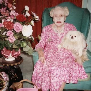 Barbara Cartland, Juergen Teller, Artwork Images, Foto Art, Old Woman, Vintage Photos, A Dog, Fashion Photography, Flower Girl