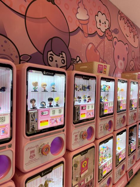 Japanese Arcade Aesthetic, Arcade Japan, Japanese Arcade, Custom Keyboards, Boba Shop, Pixel Art Background, Claw Machine, Japanese Store, Coin Operated