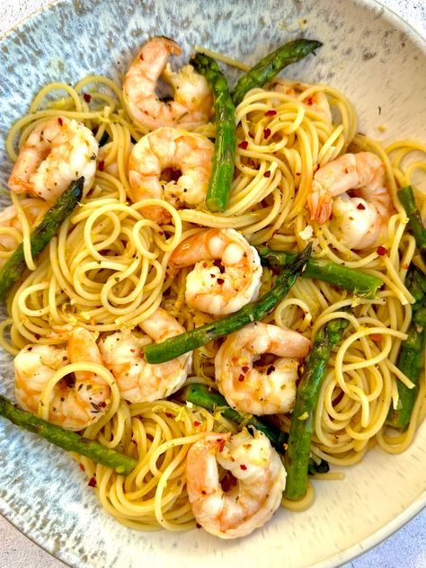 Buttery Garlic Sauce, Prawn Pasta, Chilli Prawns, Garlic Prawns, Asparagus Pasta, Frozen Seafood, Pasta Night, Shellfish Recipes, Fresh Asparagus