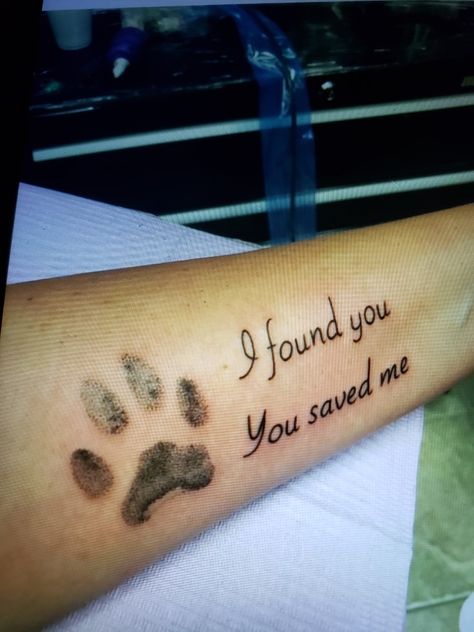 Paw Tattoos, Memorial Tattoo Quotes, Dog Memorial Tattoos, Dog Paw Tattoo, Paw Tattoo, Dog Heaven, Memorial Tattoos, Dog Tattoos, Dog Memorial