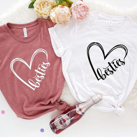 Besties Heart Shirt, Best Friends Shirt, Custom Best Friend Gifts, Best Friend Gift, Sisters Matching Tees, Friends Matching Shirts, BFF Tee ↠ Soft and High-Quality Fabric. ↠ Design is professionally PRINTED using commercial grade equipment for a long lasting shirt. ↠ Bella-Canvas Jersey Short Sleeve Crew-Neck Unisex T-Shirt. --- PRODUCTION AND SHIPPING --- ↠ Processing is 1-3 days, ↠ First Class Shipping is 2-5 business days(after processing time). ↠ We use poly bag for packaging. ↠ Tracking nu Best Friend Shirts For 3 Bff, Friends Matching Shirts, Tee Shirt Outfit, Best Friend Shirts, Cute Shirt Designs, Friend Gifts, Matching Tees, Sister Shirts, Shirts Design