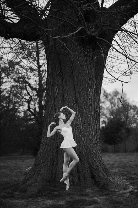 Outdoor Dance Photography, Ballet Photography Poses, Kensington Gardens London, Ballerina Photography, Ballerina Poses, Ballet Dance Photography, Dance Picture Poses, Dance Photo Shoot, Ballerina Project