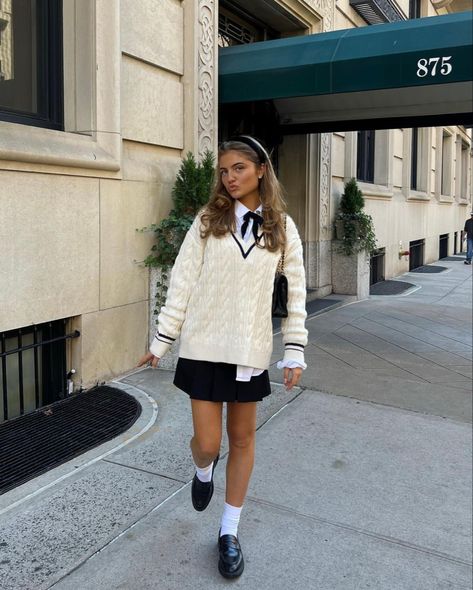 Gossip Girl Outfits Inspiration, Grace Foley, Outfits Timeless, Winter Outfits 2024, Mode Gossip Girl, Old Money Winter, Estilo Blair Waldorf, Estilo Gossip Girl, Estilo Preppy Chic