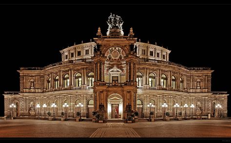 photo Berlin Sights, Houses In Germany, Revival Architecture, Dresden Germany, Reunification, London Theatre, Saxony, Concert Hall, Places Around The World