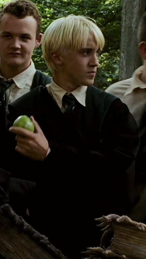 Malfoy Aesthetic, Drako Malfoy, Koleksi Parfum, Draco Malfoy Hot, Draco Malfoy Imagines, Hogwarts Outfits, Tapeta Harry Potter, Harry Draco, Draco Malfoy Aesthetic