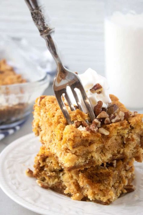 Pumpkin Dump Cake is a delicious addition to your dessert table, and a fall must-make recipe. If you are looking for a new Thanksgiving dessert recipe, this one takes the cake! #Thanksgivingrecipes #cakerecipes #pumpkinrecipes #pumpkincake #pumpkinpecan Bumpy Cake, Do Nothing Cake, Doodle Cake, Pumpkin Dump Cake Recipe, Pumpkin Dump, Cakes And Pies, Bar Desserts, Dump Cake Recipe, Dump Cake Pumpkin