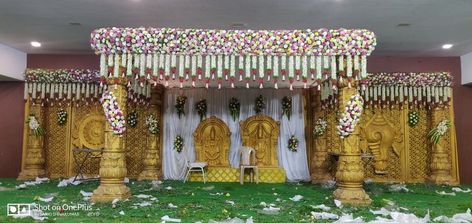 Simple Mandapam Decoration Marriage, Pelli Mandapam Decoration Simple, Pelli Mandapam Decoration, Mandapam Decoration, Marriage Stage, Stage Decoration Photos, Wedding Decorations Pictures, Small Wedding Decor, Homecoming Floats