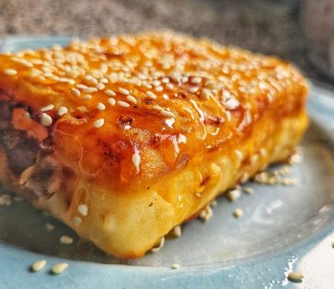 Feta Saganaki Greek Recipes, Greek Saganaki Recipe, Feta Saganaki, Greek Lunch, Escargot Recipe, Greek Appetizer, Saganaki Recipe, Greek Appetizers, Honey Sesame