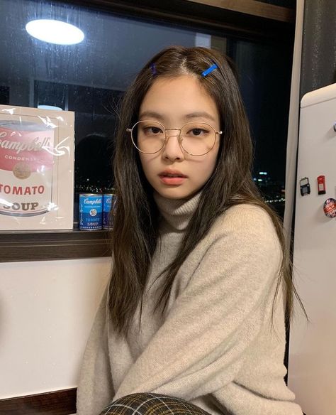 #blackpink #jennie Lisa Rosé, Jennie Kim Blackpink, Jennie Lisa, Blackpink Photos, Blackpink Fashion, Infp, Blackpink Jennie, Mbti, Role Models