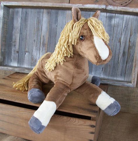 Floppy Filly Plush Horse Detailed Sewing Pattern and Tutorial at Makerist Filly Horse, Stuffed Horse, Plush Horse, Horse Party, Sewing Stuffed Animals, Beginner Sewing Projects Easy, Doll Sewing Patterns, Leftover Fabric, Pattern Pieces