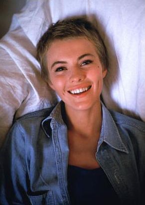 Denim shirt #"Jean Seberg" Jean Seberg Style, Decent Hairstyle, Jean Seberg, Mia Farrow, Corte Pixie, 짧은 머리, Pixie Hairstyles, Hair Care Tips, Pixie Haircut