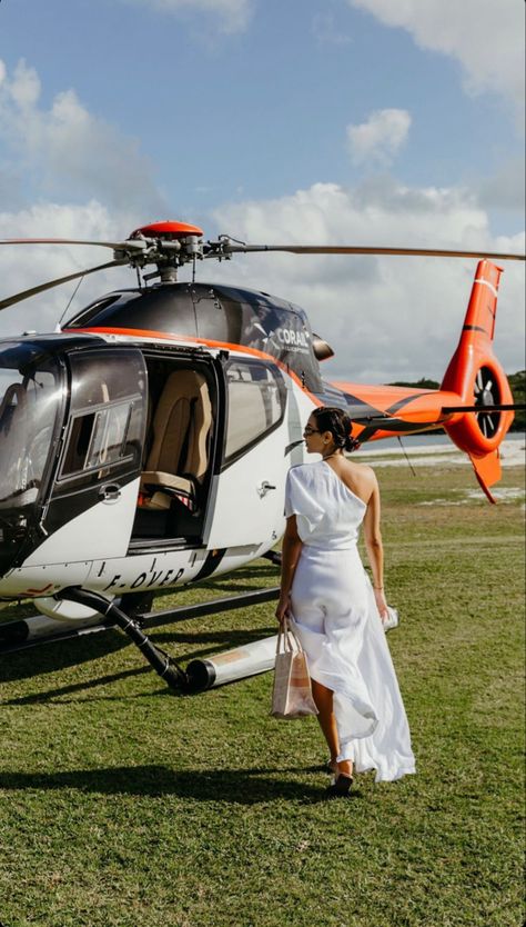 Yasmine Sabri, Helicopter Wedding, Luxury Helicopter, Black And White Lion, Cool Dirt Bikes, Dj Photos, Helicopter Ride, Rich Girl Lifestyle, Instagram Photo Inspiration