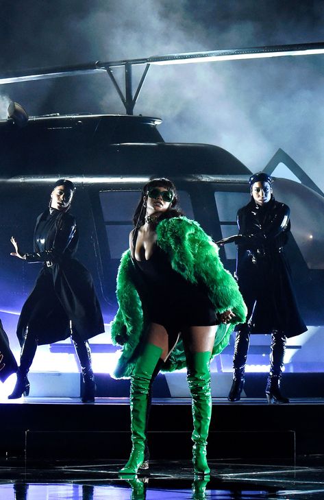 Rihanna Work, Green Fur Coat, Rihanna Cover, Rihanna Fan, Iheartradio Music Awards, Fame Game, Rihanna Outfits, Green Fur, Lauren London