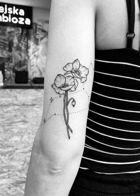 Leo Poppy Tattoo, Poppy Leo Tattoo, Tattoo Leo, Pencil Picture, Leo Constellation Tattoo, Poppy Tattoo, Leo Constellation, Poppies Tattoo, Leo Tattoos